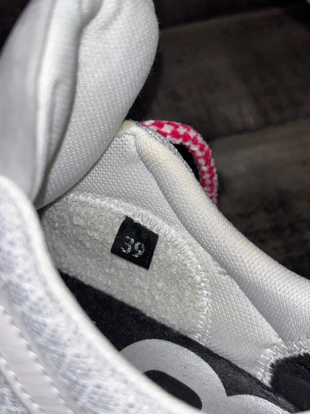 P448 Luke sneakers New without Box  Womens SZ 39​